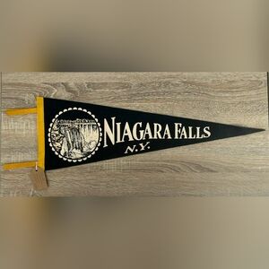 VINTAGE 1940's Felt Pennant: NIAGRA FALLS